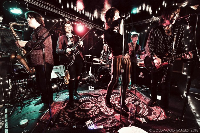 20180215_144336561_iOS