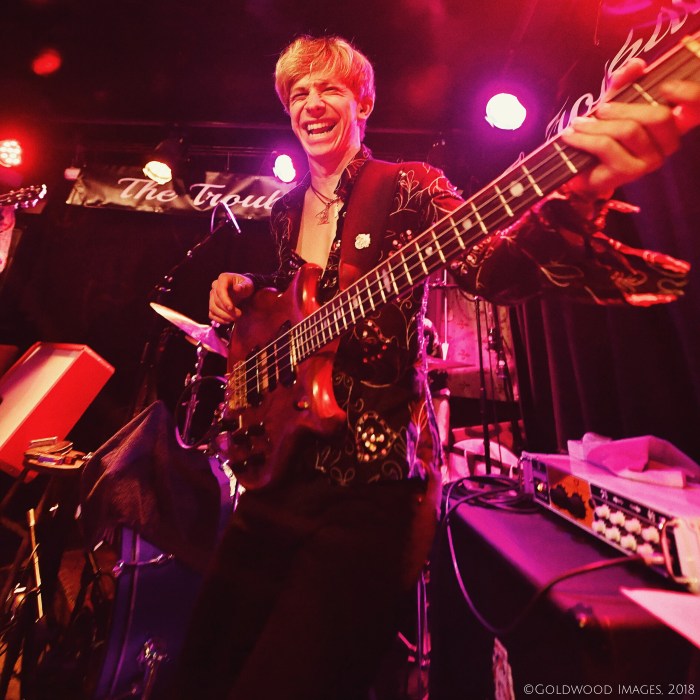 20181005_090149537_iOS